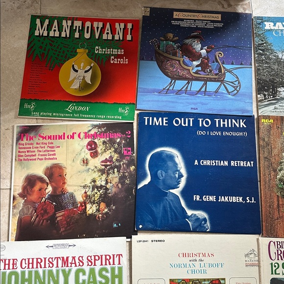 Bundle of 10 Christmas Vinyls- Bing Crosby Christmas, Johnny Cash - Picture 4 of 5
